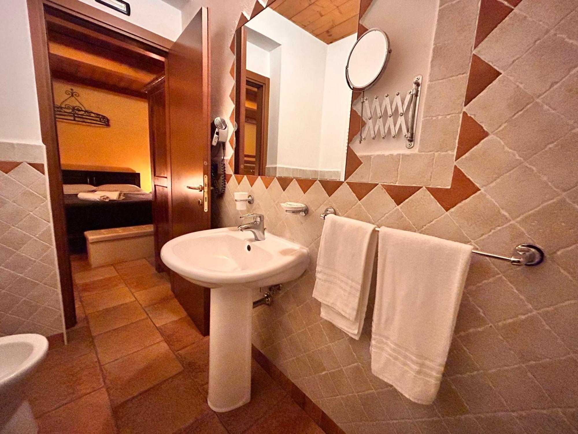 Locanda Dei Baroni Васто Екстериор снимка