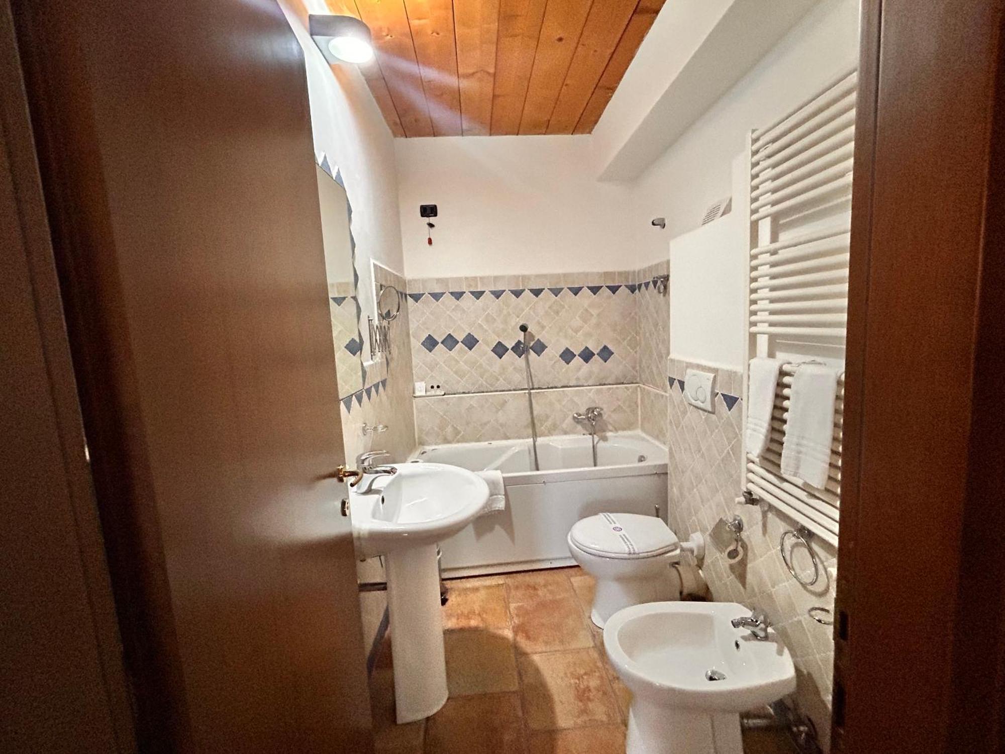 Locanda Dei Baroni Васто Екстериор снимка